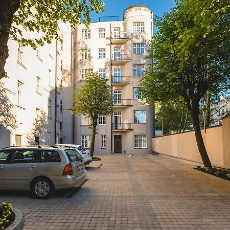 Lux - Skolas Aparthotel 4*